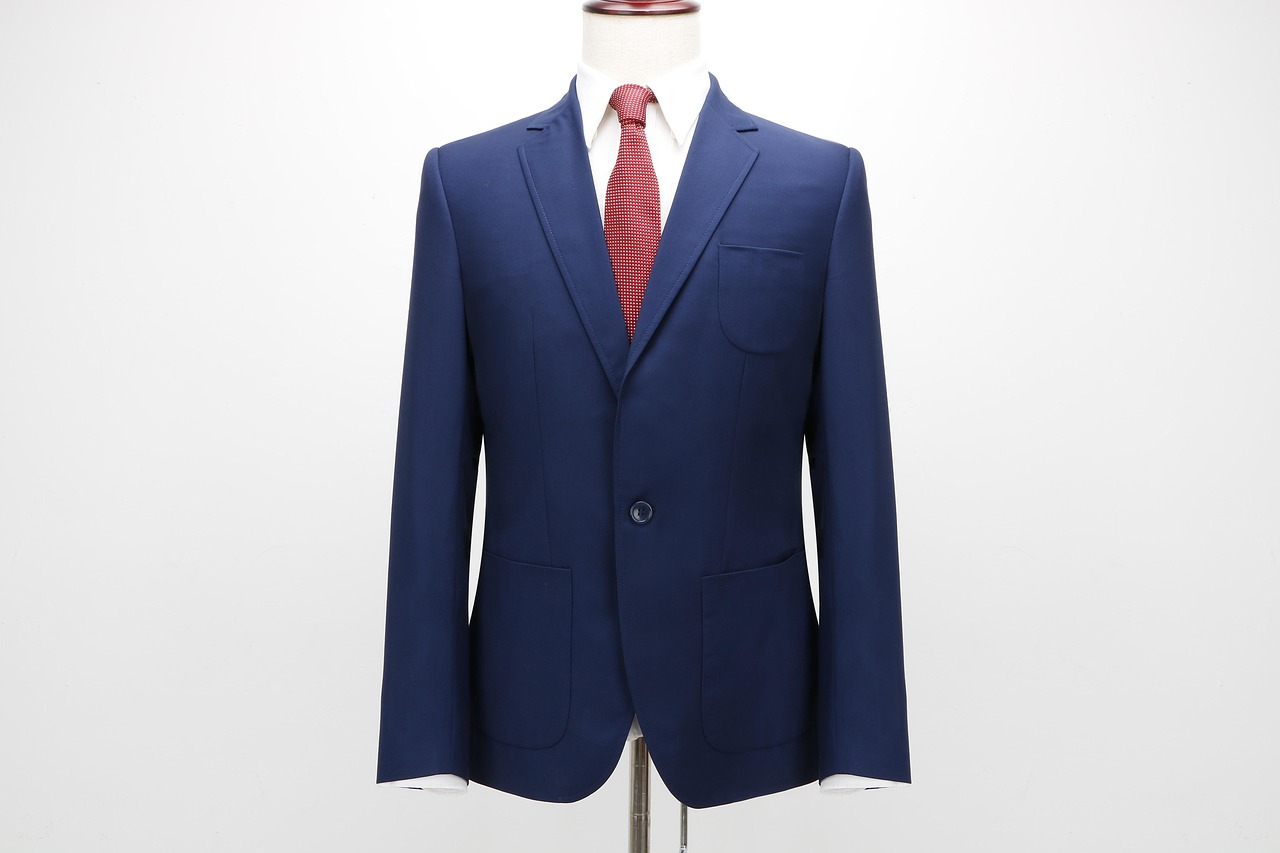 suit-2685226_1280